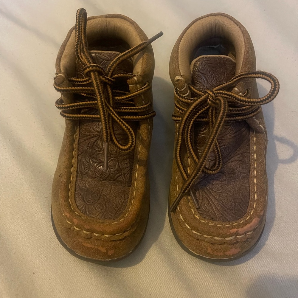 Boys Twister size 9